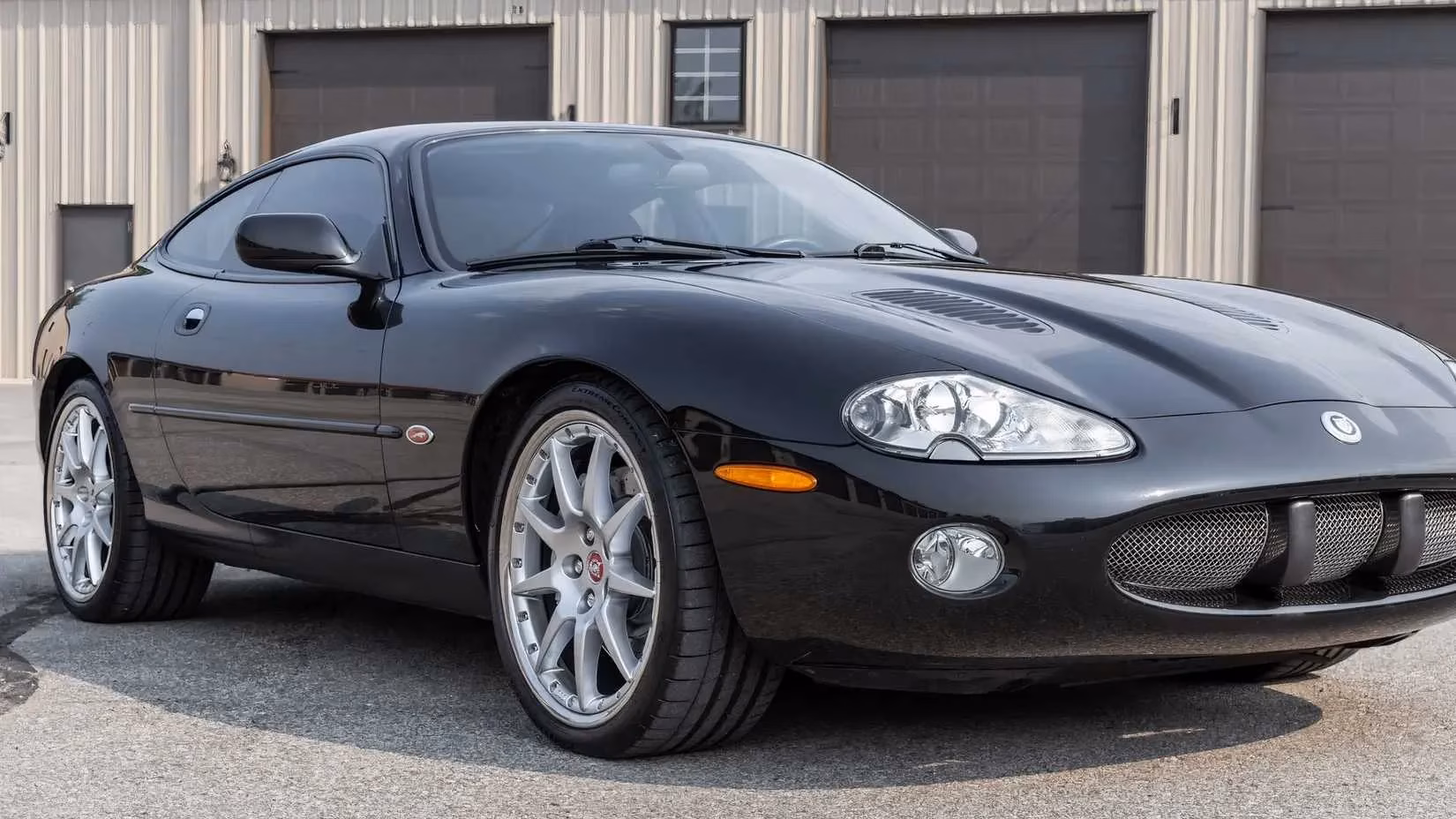 the-9000-supercharged-jaguar-xkr-that-embarrasses-the-mazda-miata-image-2