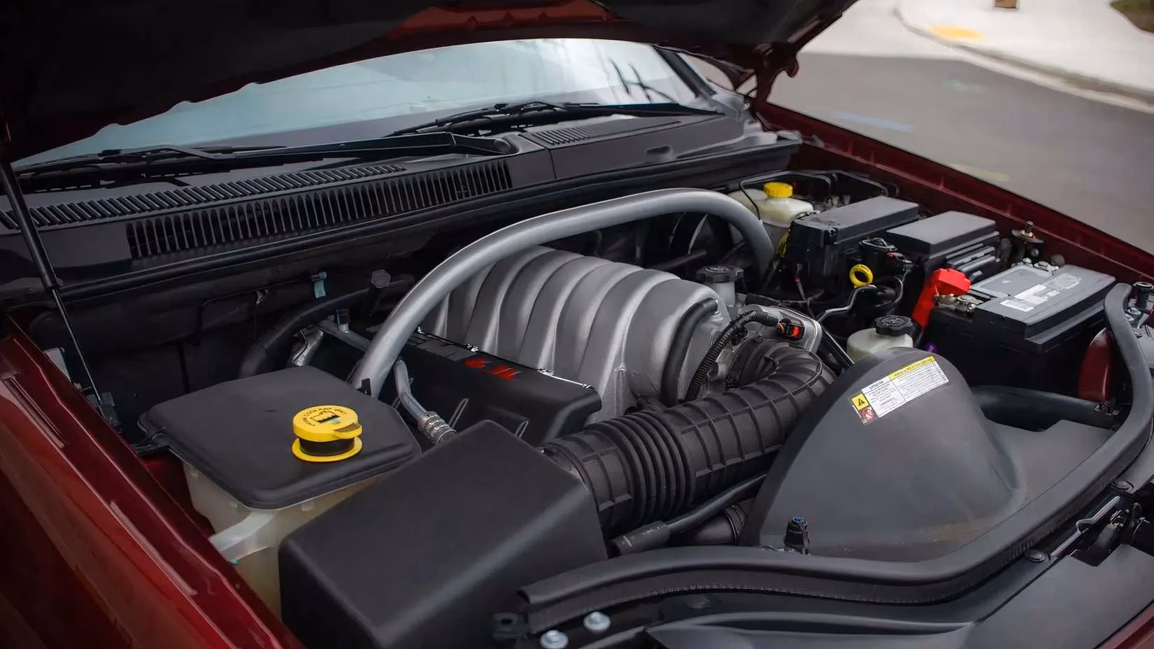 the-sleeper-suv-that-outran-porsche-jeep-grand-cherokee-srt8s-untold-reign-image-1
