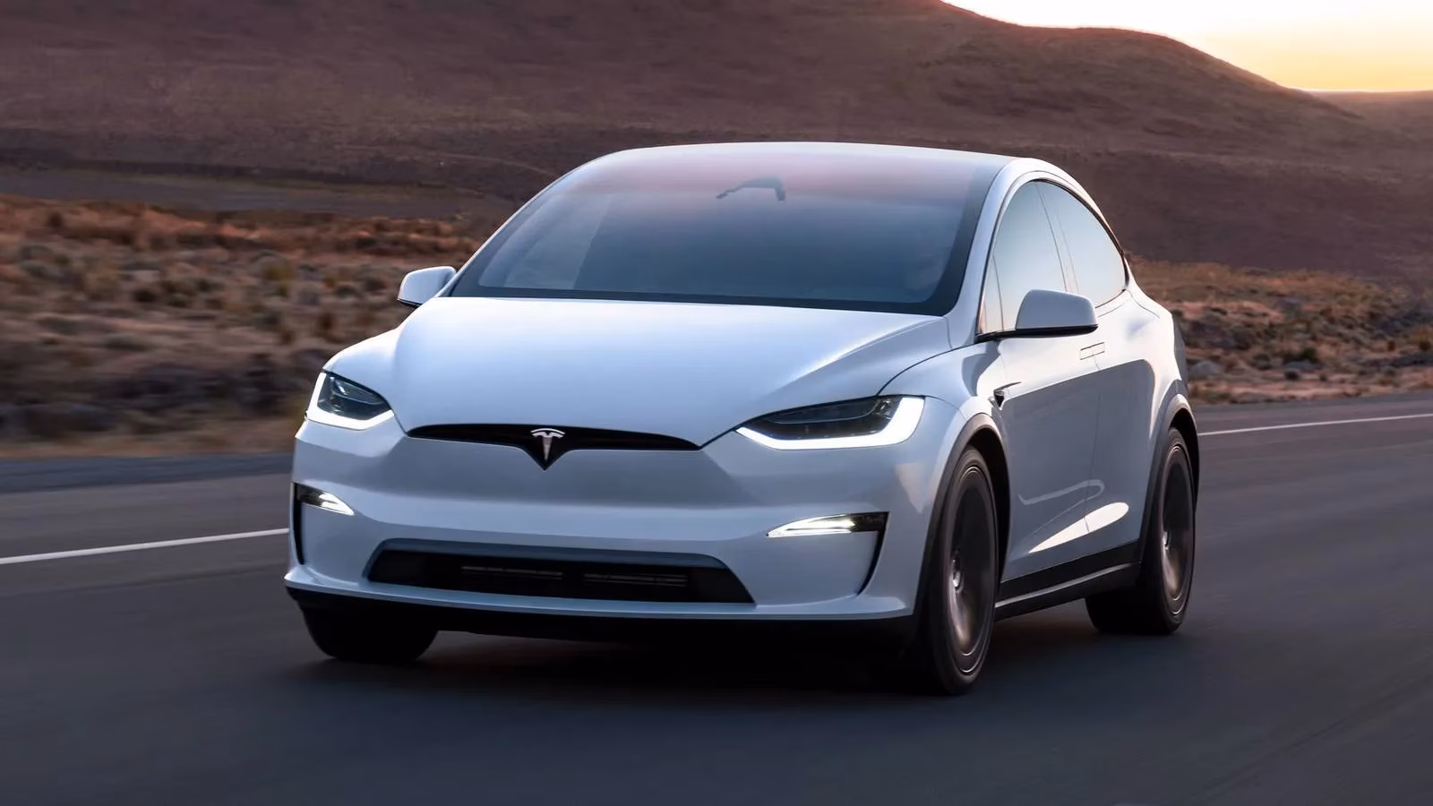 the-tesla-model-x-plaid-is-still-my-favorite-three-row-rocket-image-0