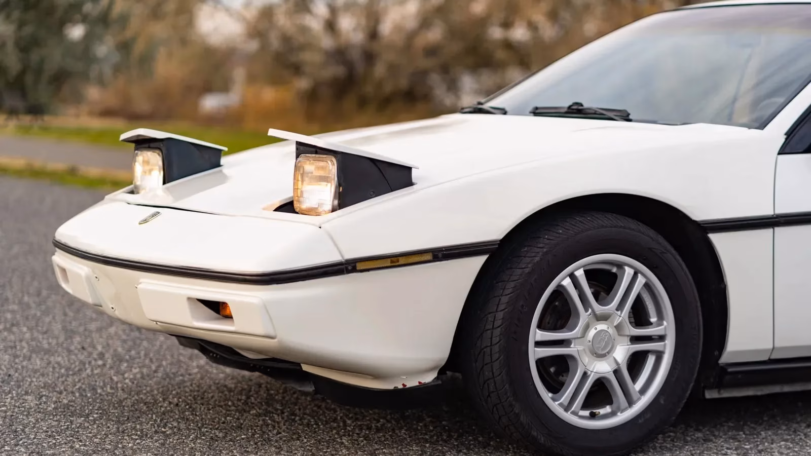the-1985-pontiac-fiero-still-the-cheapest-mid-engine-thrill-in-2026-image-0