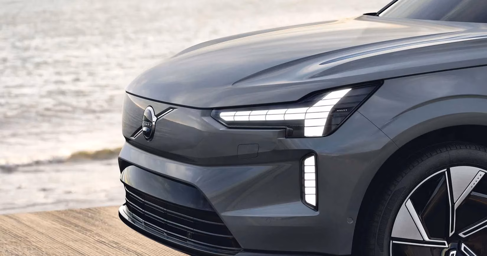 the-great-off-road-deception-10-luxury-suvs-that-fail-in-mud-image-5