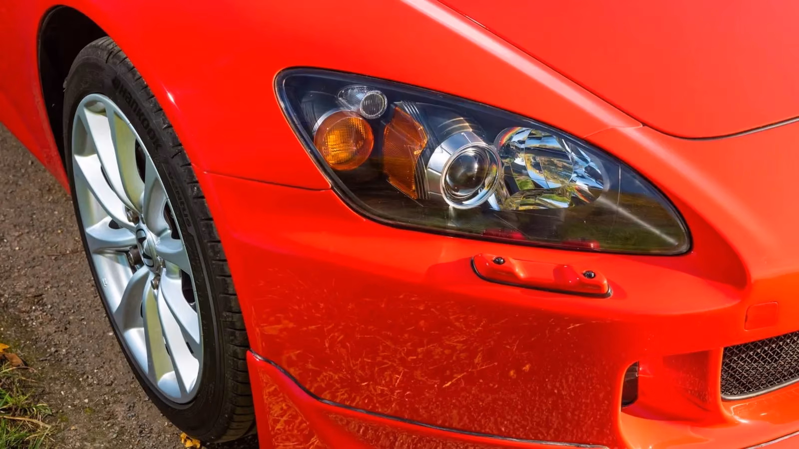 the-unbeatable-honda-s2000-why-this-9000-rpm-legend-still-embarrasses-porsches-in-2026-image-0