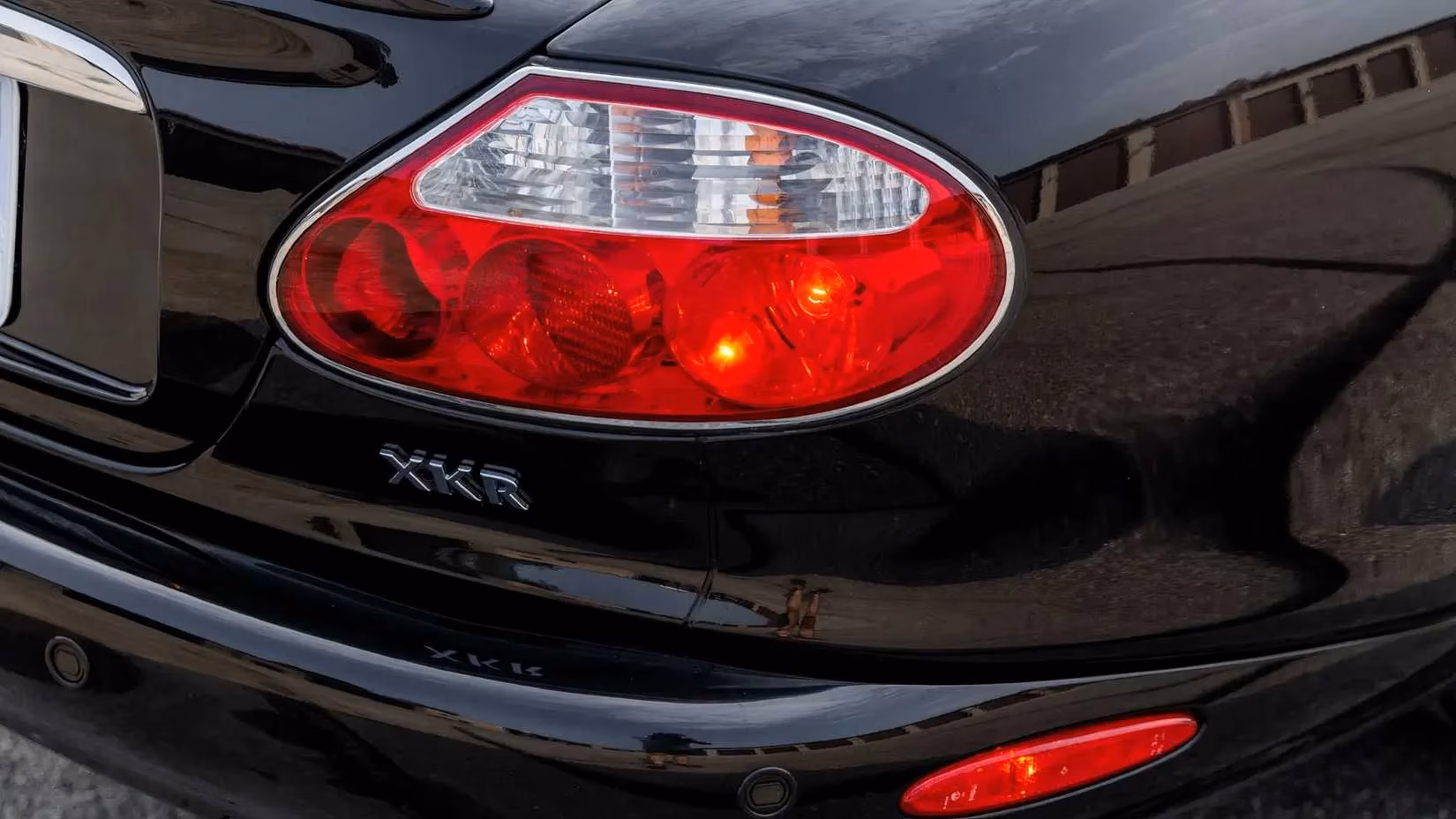 the-9000-supercharged-jaguar-xkr-that-embarrasses-the-mazda-miata-image-4