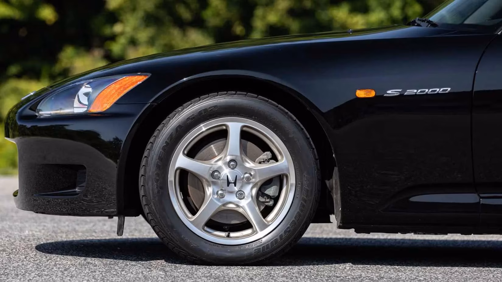 the-unbeatable-honda-s2000-why-this-9000-rpm-legend-still-embarrasses-porsches-in-2026-image-5