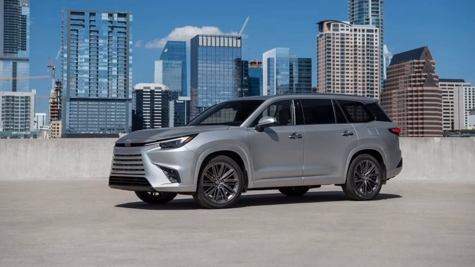 the-great-off-road-deception-10-luxury-suvs-that-fail-in-mud-image-4