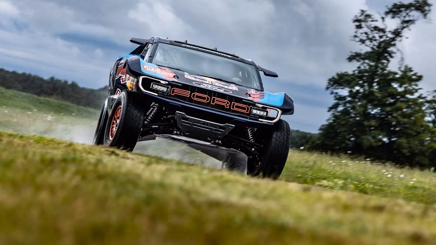 the-off-road-hypercar-era-begins-an-insider-s-look-at-the-future-of-extreme-performance-image-2