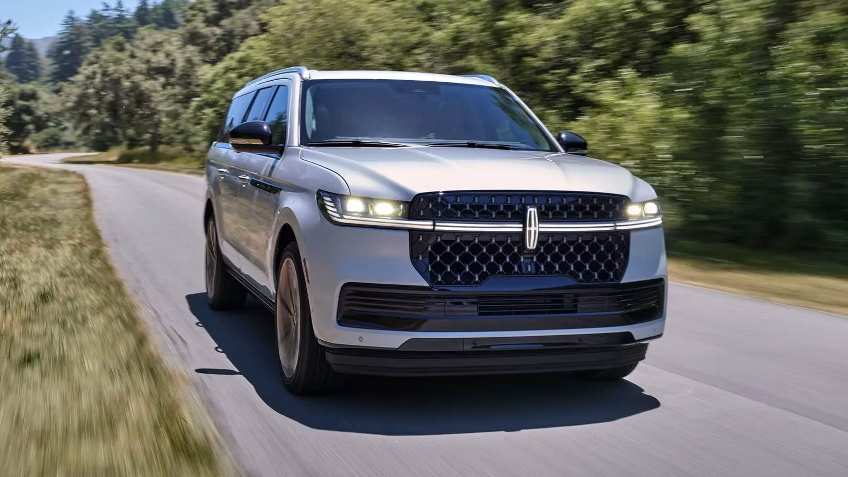 the-great-off-road-deception-10-luxury-suvs-that-fail-in-mud-image-9