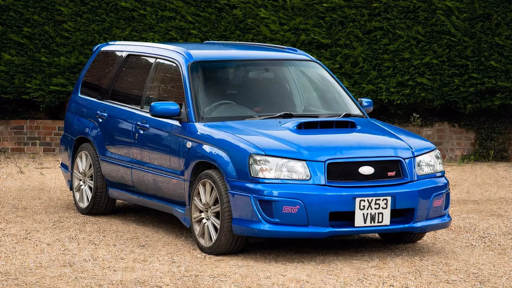 forget-the-urus-these-vintage-suvs-humiliated-ferraris-without-breaking-a-sweat-image-2