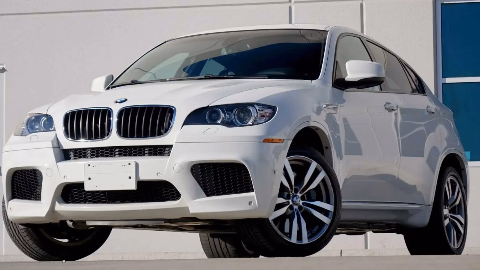 forget-the-urus-these-vintage-suvs-humiliated-ferraris-without-breaking-a-sweat-image-6