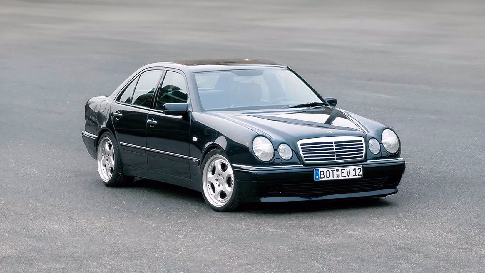 the-evolution-of-brabus-e-v12-the-legendary-sleeper-sedans-that-dominated-supercars-image-0