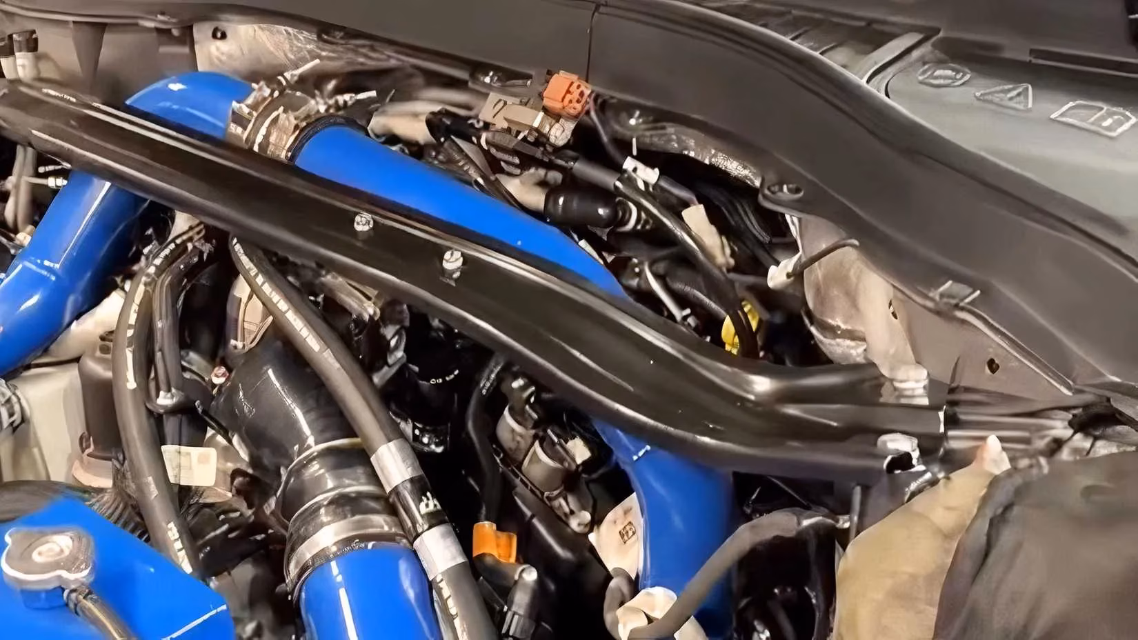 the-900-hp-ford-explorer-st-when-a-family-suv-goes-absolutely-bonkers-image-0