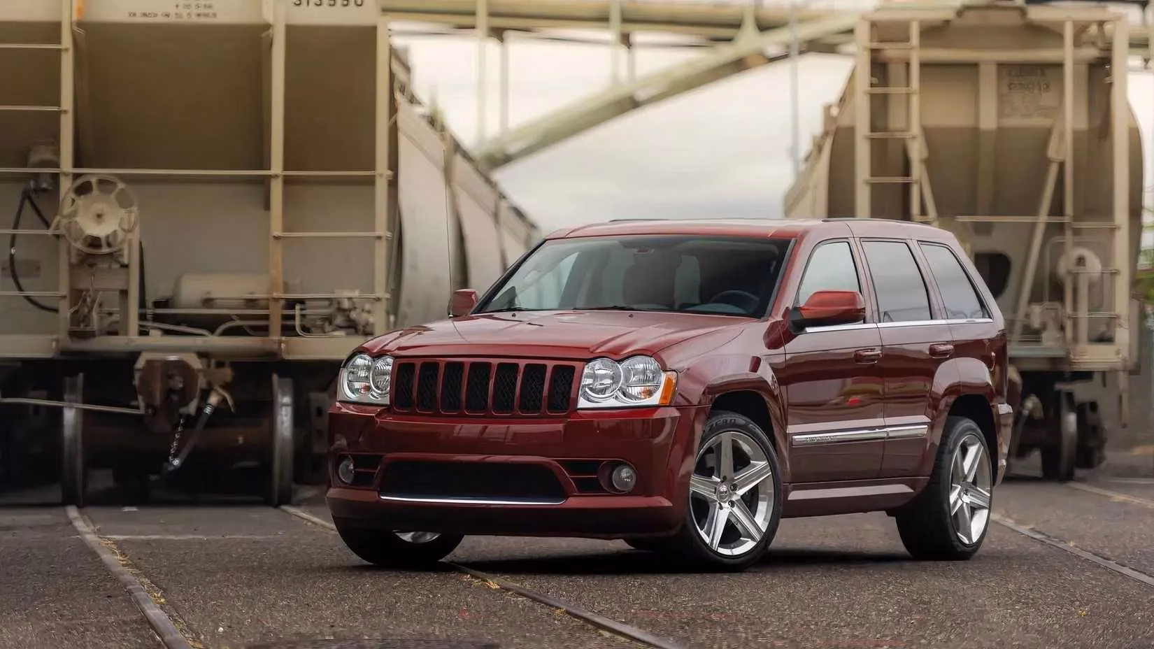 forget-the-urus-these-vintage-suvs-humiliated-ferraris-without-breaking-a-sweat-image-5