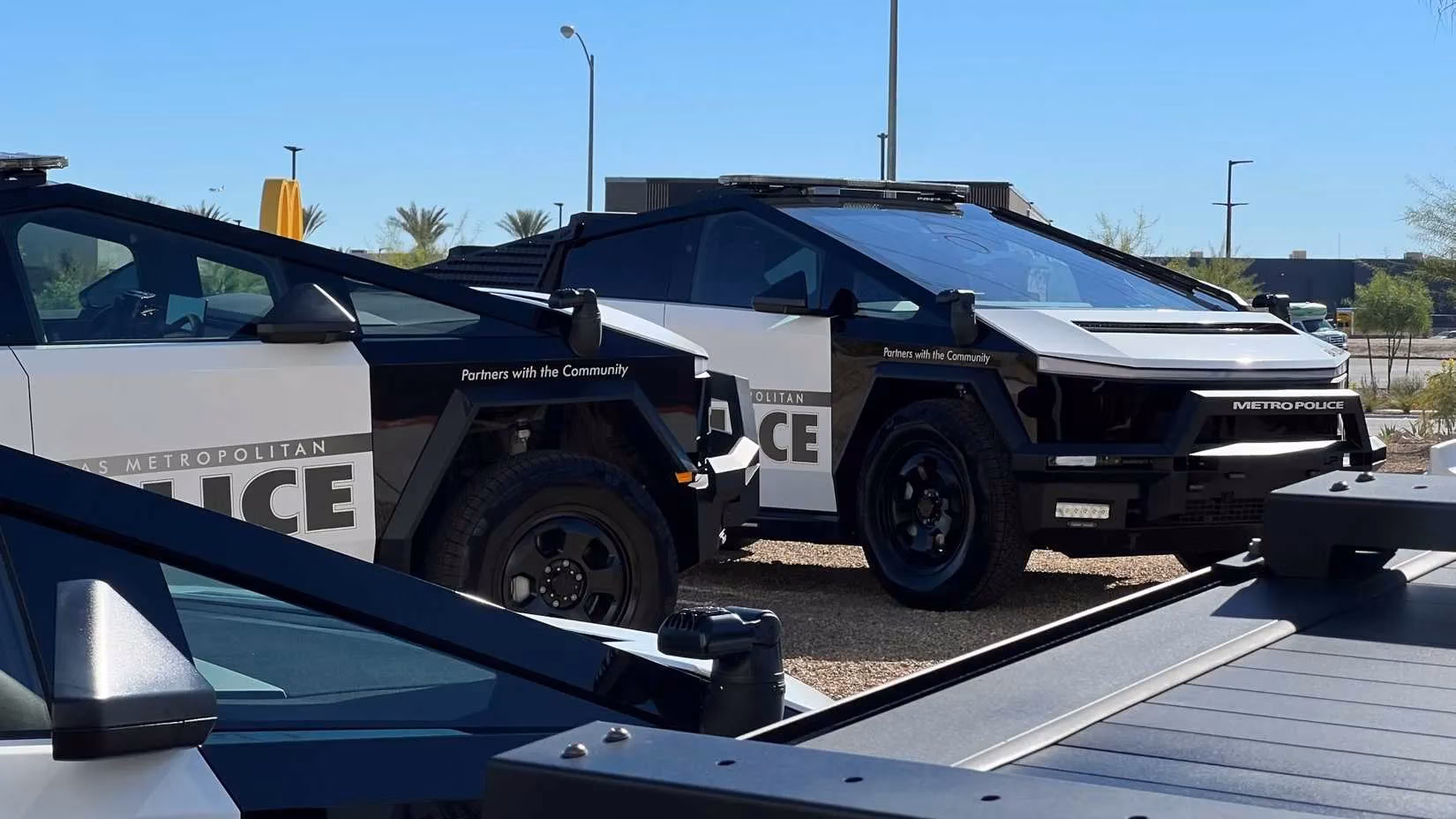 tesla-cybertruck-finds-new-life-as-high-tech-police-cruiser-for-las-vegas-image-1