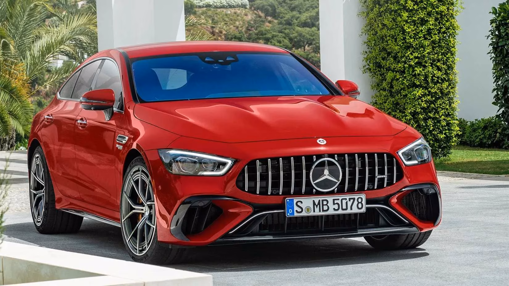 the-ultimate-fusion-2026-s-unstoppable-fleet-of-performance-luxury-marvels-image-13