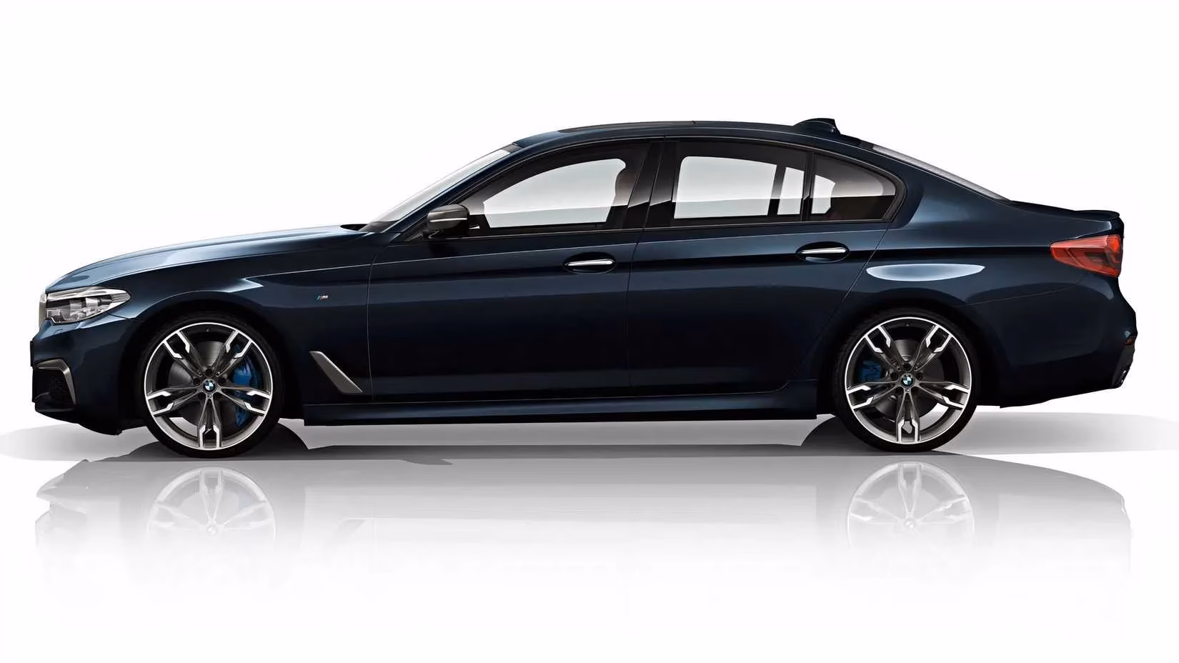 the-2026-diesel-revival-how-a-quad-turbo-bmw-m550d-still-smokes-sports-cars-image-1