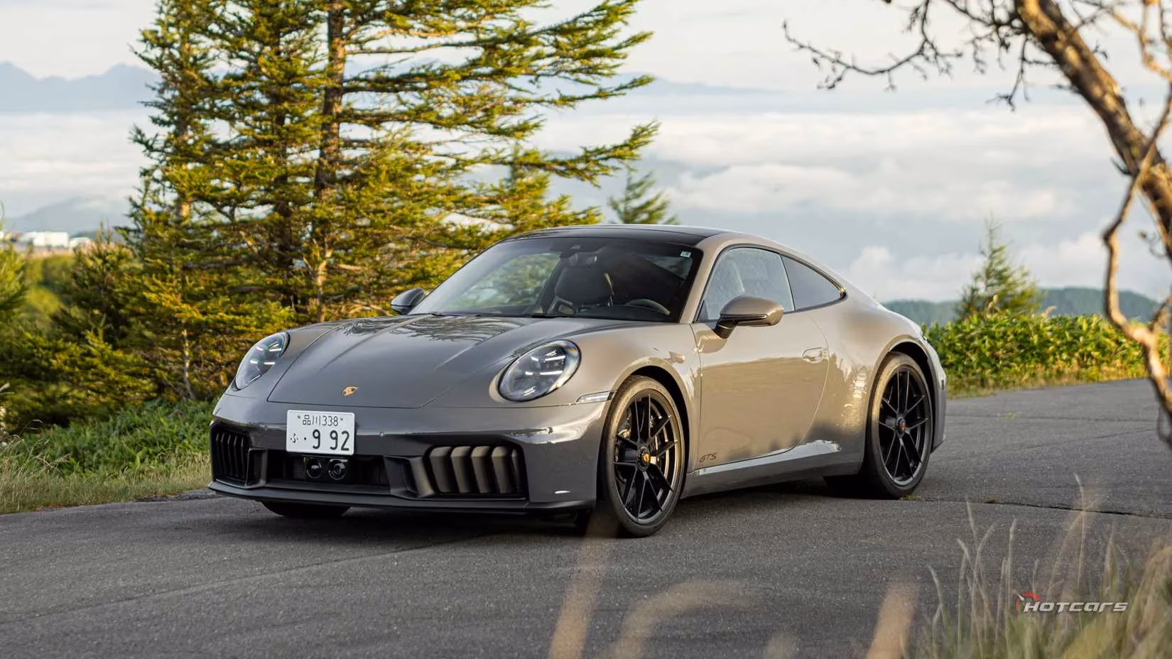 top-hybrid-sports-cars-of-2026-ranking-the-fastest-0-60-mph-performers-image-7