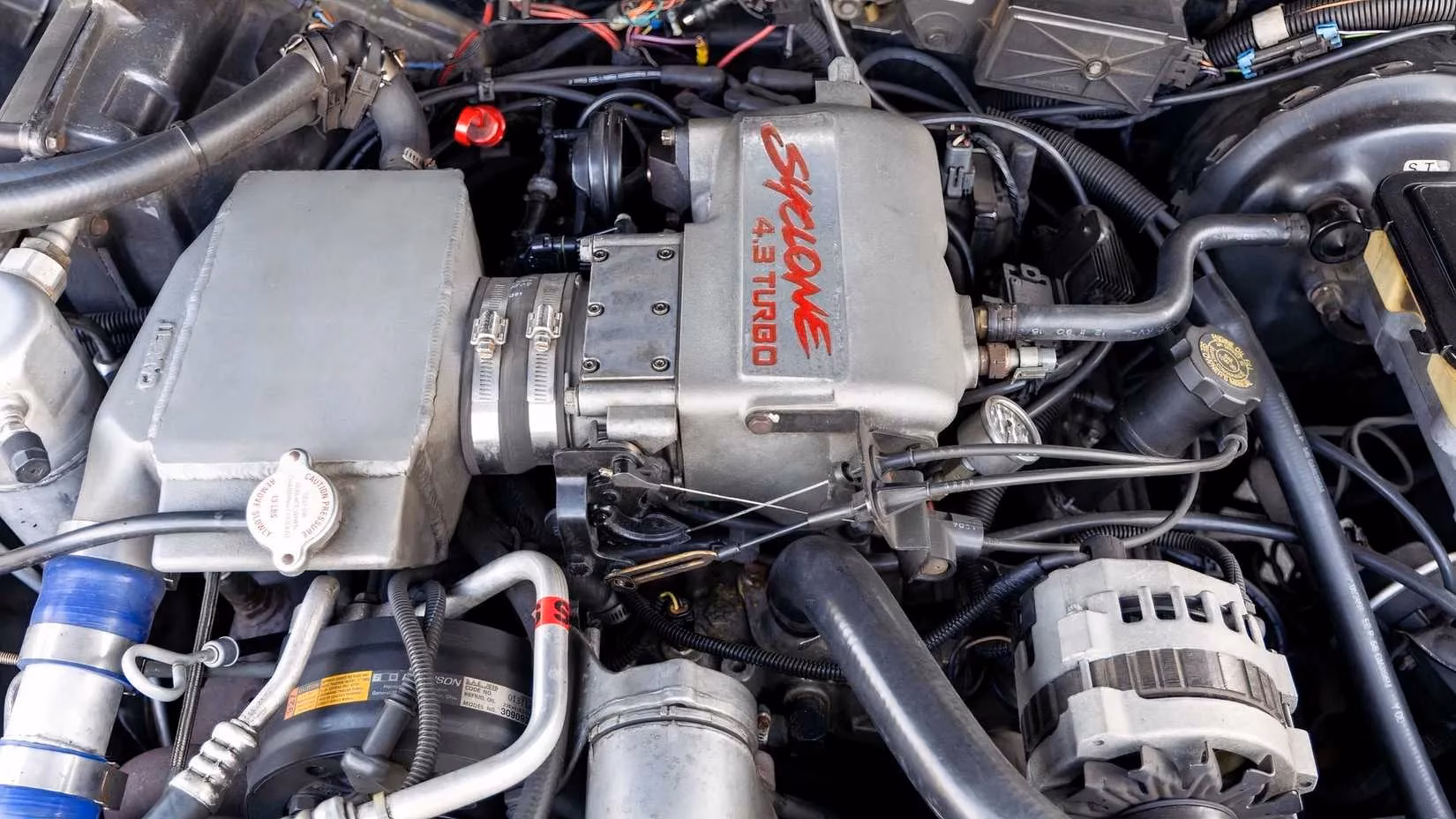 the-untamed-legacy-revisiting-the-1991-gmc-syclone-and-its-rock-roll-pedigree-image-4